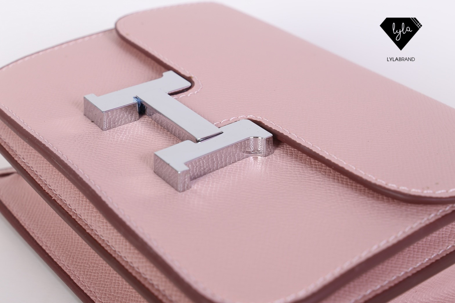 LYLABRAND🔔 Constance ไซต์ 18 สุดฮอต รุ่นนี้หนัง Epsom , PU top premium นะคะ หนังดีเลอค่าน่าสอยมากกก บอกคำเดียวเลยว่าเด็ดสุด !! เหมือนหนังแท้เบอสุดค่ะคูณผู้หญิง ลูกค้าเก่าน่าจะทราบกันดีอยู่แล้วว่าคุณภาพของร้านนี้ต้องมาเป็นอันดับหนึ่งเท่านั้น อิอิ ม