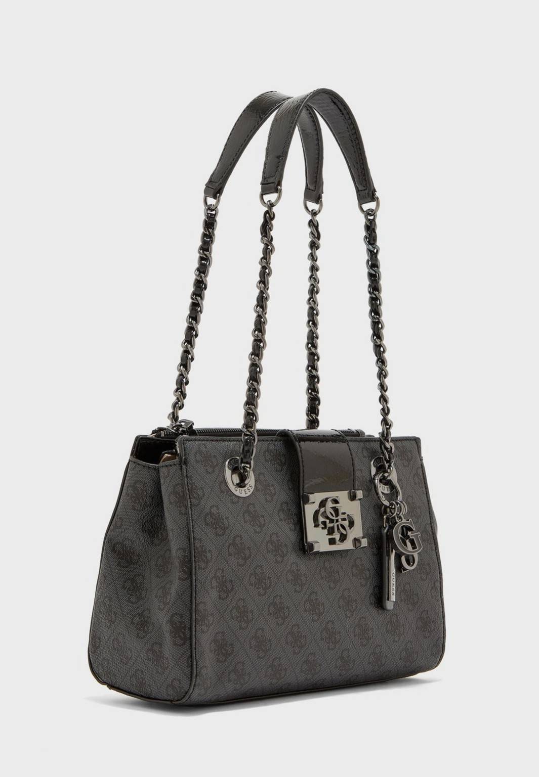 กระเป๋าสะพายไหล่ Guess Logo City Small Society Satchel กระเป๋าสะพายไหล่ ขนาดกำลังดี วัสดุ pu สวยอยู่ทรง มาพร้อมพวงกุญแจน่ารักๆ ถอดออกได้ ด้านหน้าประดับโลโก้แบรนด์ เปิดปิดด้วยซิป มี 2 ช่องหลักใช้งาน ภายในช่องซิปหน้าแยกเป็นสัดส่วนการใช้งาน ซิปช่อง 2 โล่งกว้