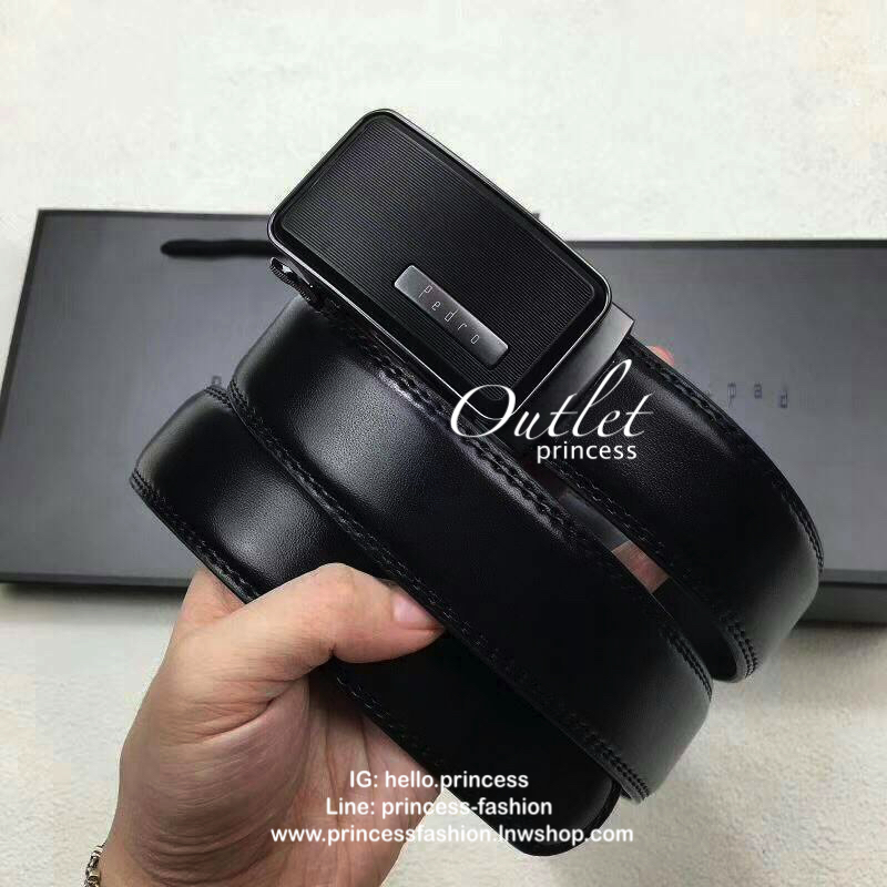 PEDRO MEN LEATHER BELT (Free Size) เข็มขัดหนังจาก PEDRO MEN หัวเข็มขัดโลหะ โลโก้แบรนด์ที่หัวเข็มขัด คุณภาพดีตามแบบฉบับของแบรนด์ สายเข็มขัดหนังเรียบสีดำ สายปรับใช้เข้าได้กับทุกชุด มาพร้อมกล่องและถุงกระดาษแบรนด์มอบเป็นของขวัญได้นะคะ