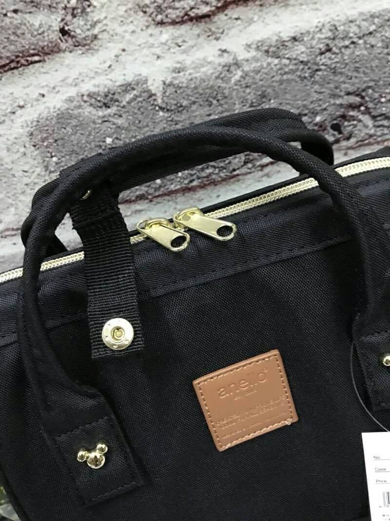 Anello x Walt Disney Mickey & Friends Limited Edition Japan Backpack เป็นการร่วมงานของ anello และวอล์ทดิสนีย์ ที่มาวาดลวดลายลงบนกระเป๋าเป็นตัวละครดิสนีย์ที่มีสีสันน่ารักสดใส วัสดุ canvas คงแบบฉบับที่ปากกระเป๋ามีโครง อีกหนึ่งคอลเลคชั่นที่ควรต้องมีไว้ครอบคร