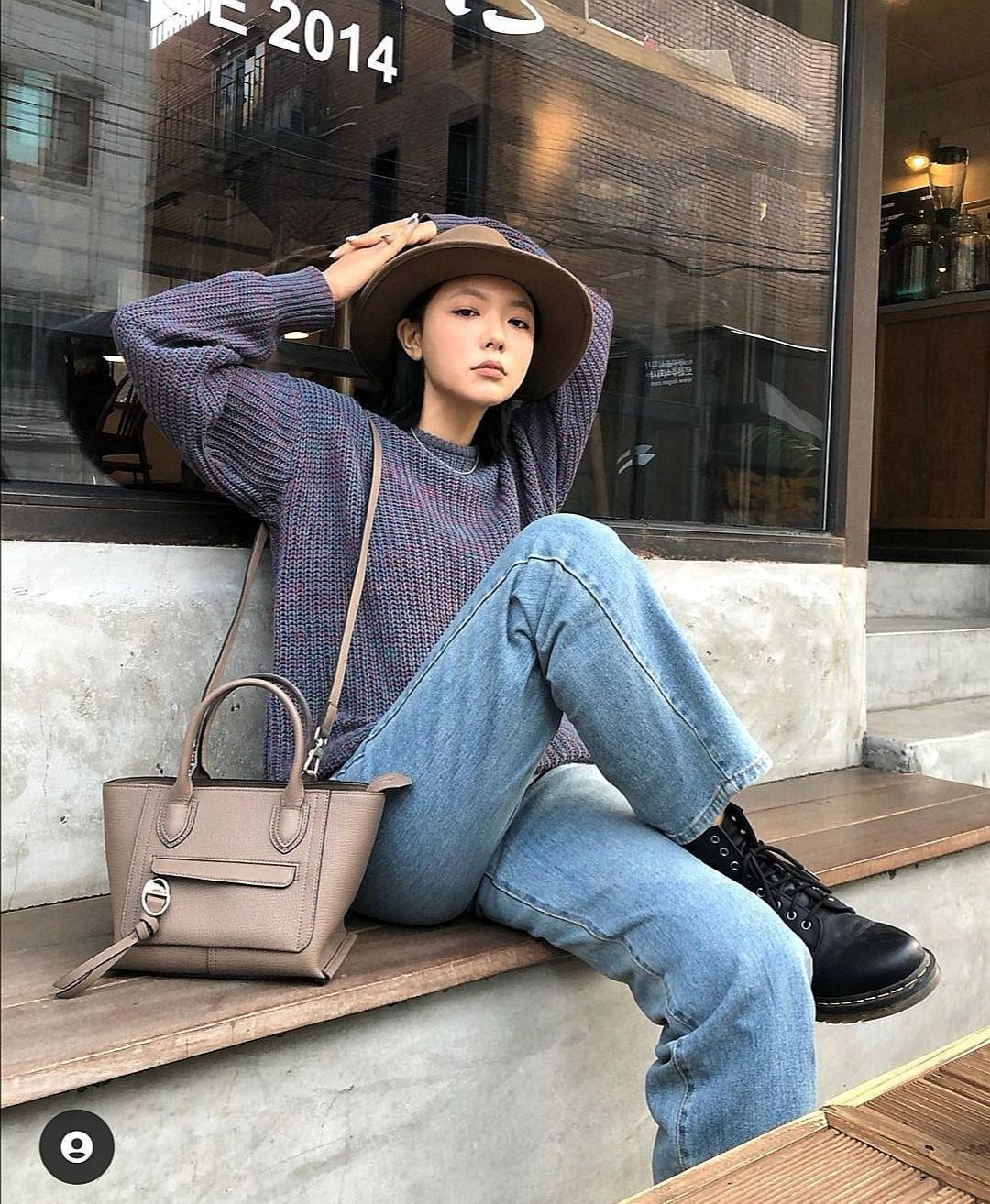 ของแท้ 💯% LONGCHAMP MINI MAILBOX TOP HANDLE BAG กระเป๋าถือ/Crossbody รุ่นหายาก!! รุ่นใหม่ล่าสุด ดีไซน์ด้วยเส้นด้ายที่ดูโฉบเฉี่ยว และ รูปทรงสี่เหลี่ยมคางหมู ทรงสวยโดดเด่น