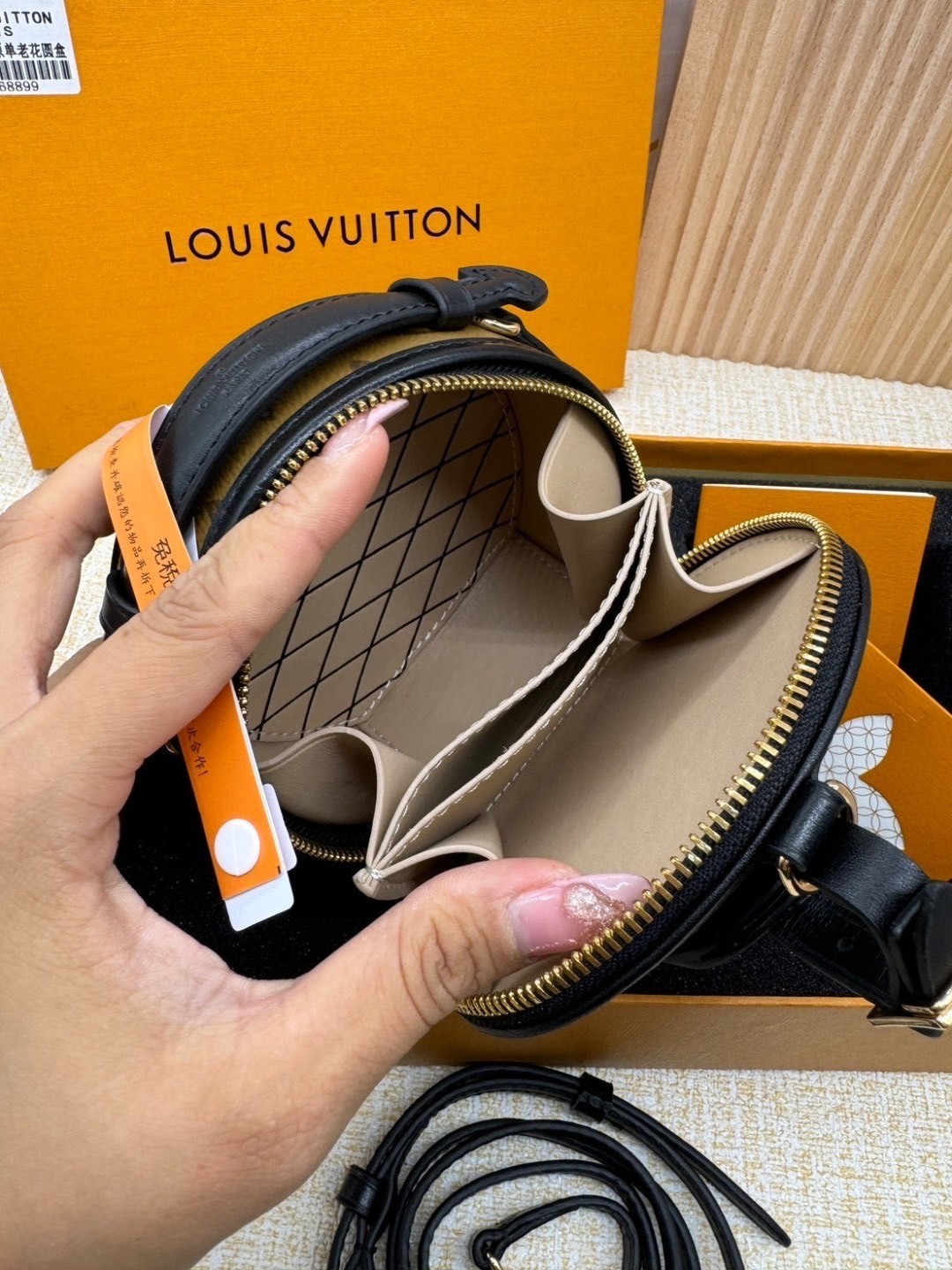 สลับแท้ Top ORI | LV Mini Boite Chapeau / lvpetite กระเป๋าคาดเอว พร้อมสายสะพายข้างได้ หนังแคนวาสแท้ เกรดดีสุด 🤍 เกรดเทพออริจินอล สลับแท้ 1:1 ภาพถ่ายจากงานขายจริง ใช้งานต่างประเทศได้