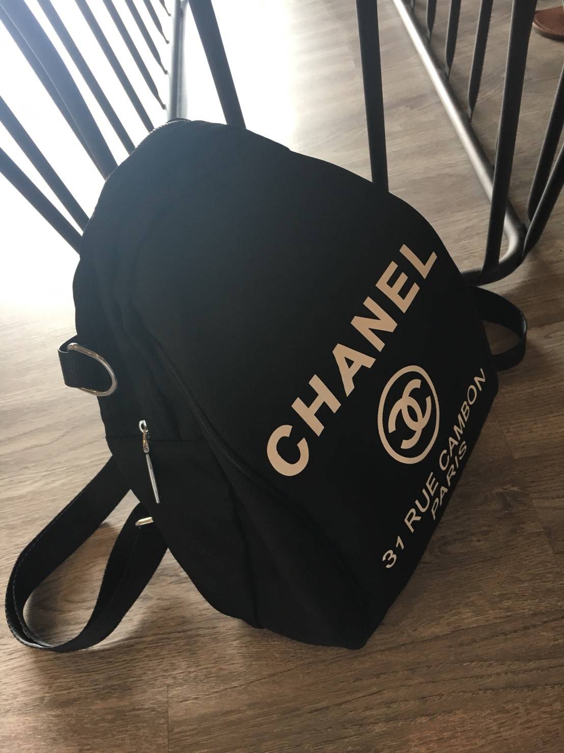 New item! must have kaa กระเป๋าเป้ nylon คลาสสิค จากพรีเมี่ยมกิ้ฟ แบรนด์ Chanel กับทรง Chanel Nylon 2way backpack โดดเด่นด้วยดีไซน์เป้เก๋กู๊ดดด ตัวกระเป๋าไนล่อน ทั้งใบ อะไหล่เงินเงา **กันน้ำได้ จุของได้กำลังดี มีช่องใส่ของเป็นสัดส่วน มาพร้อม สายสะพาย 2 สา