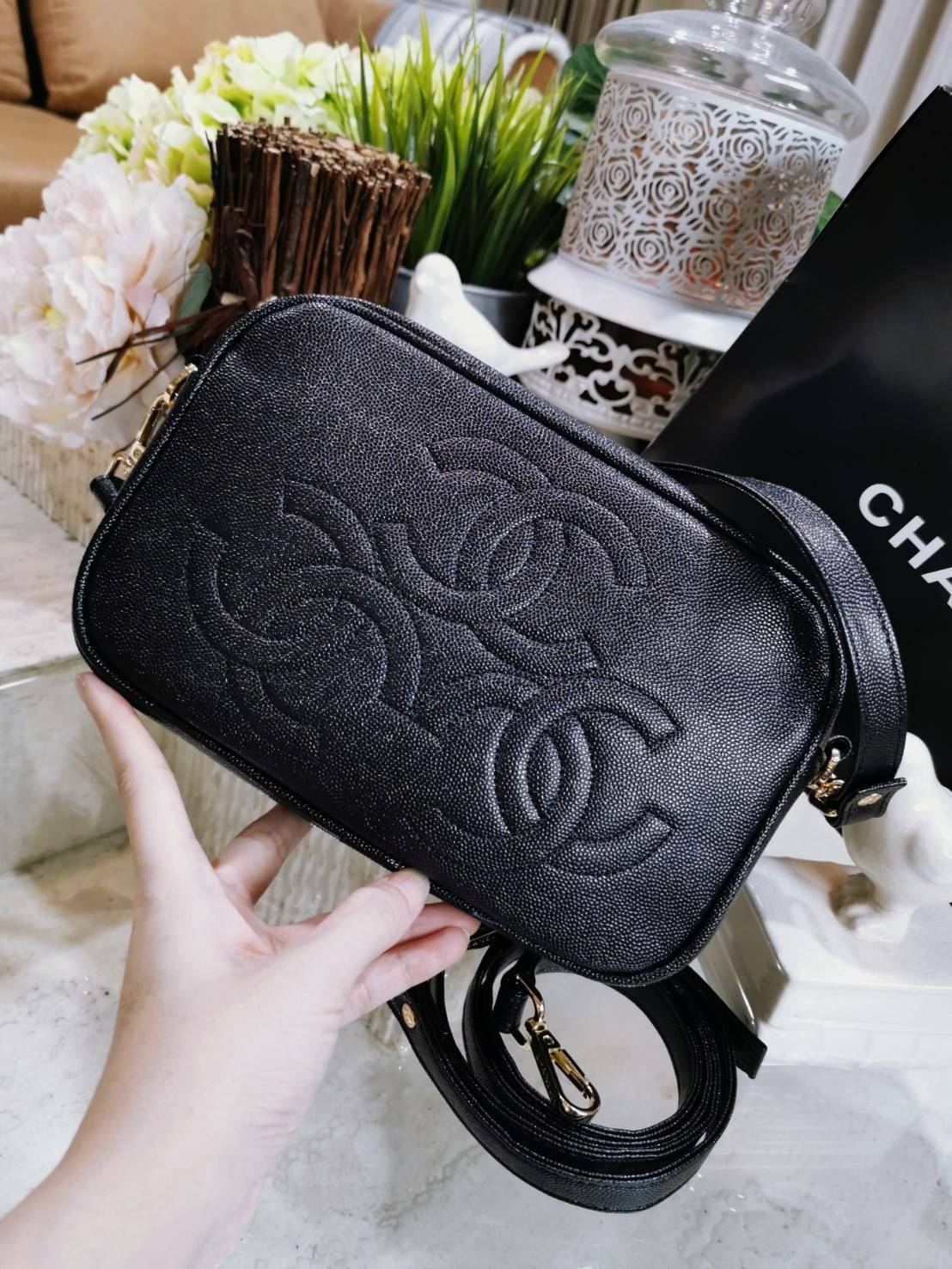 CHANEL Caviar Handbag Crossbody bag / Chanel Shoulder Bag With 2Straps กระเป๋าสะพาย หนังลายคาเวียร์ทั้งใบด้านหน้ามีโลโก้แบรนด์