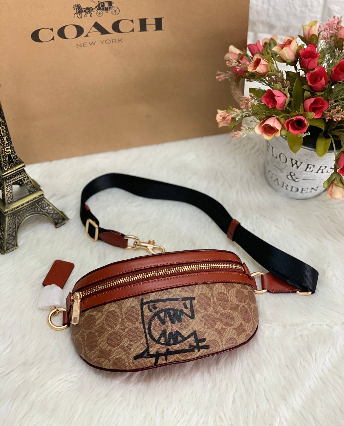 LIMITED EDITION !! COACH BELT BAG IN SIGNATURE WITH REXY BY GUANG YU กลับมาอีกครั้งกับ Coach X Disney สวยงามมากๆค่ะ คาดอก คาดเอวได้ ลาย C ตัดขอบหนังเรียบ มีช่องซิปทั้งหน้า//หลัง ใส่มือถือได้ทุกรุ่น;พาสปอร์ตได้ ;กระเป๋าเงินใบกลางได้;อื่นๆจำเป็นได้ครบค่ะ.