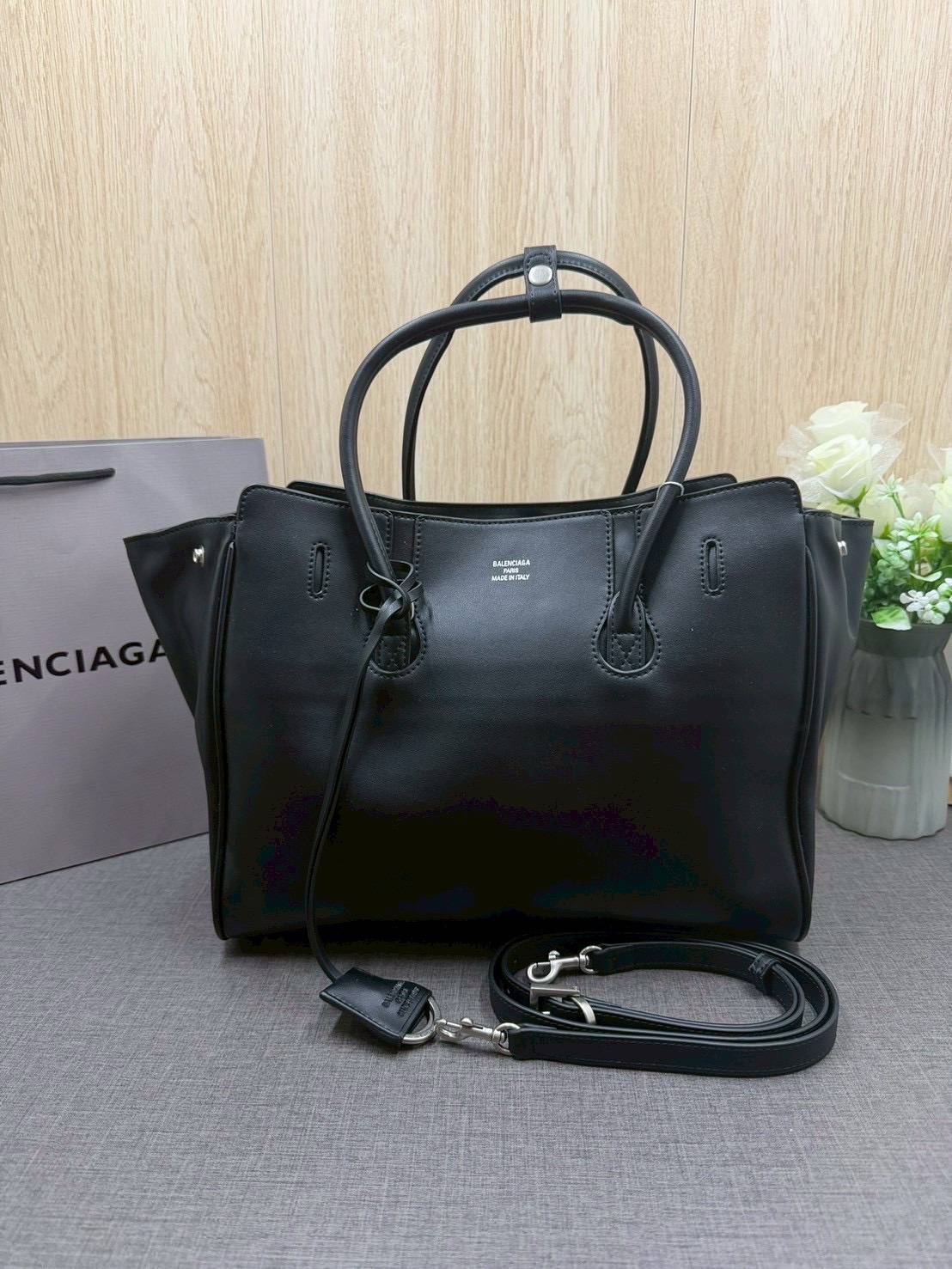ORI หนังแท้ | Balenciaga Carry All Hampton Bag / Balenciaga Tote Bag 33cm กระเป๋าสะพายทรงโท้ท ภายในโล่งกว้าง ดีไซน์เรียบง่าย เรียบหรู