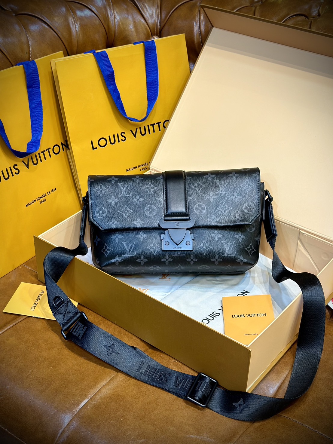 พร้อมส่ง 3 สี LV S-Cape Messenger Monogram Eclipse / LV Messenger Bag กระเป๋าทรงแมสเซ็นเจอร์ แบบคลาสสิกสวยงามเป็นเอกลักษณ์ เกรดออริ