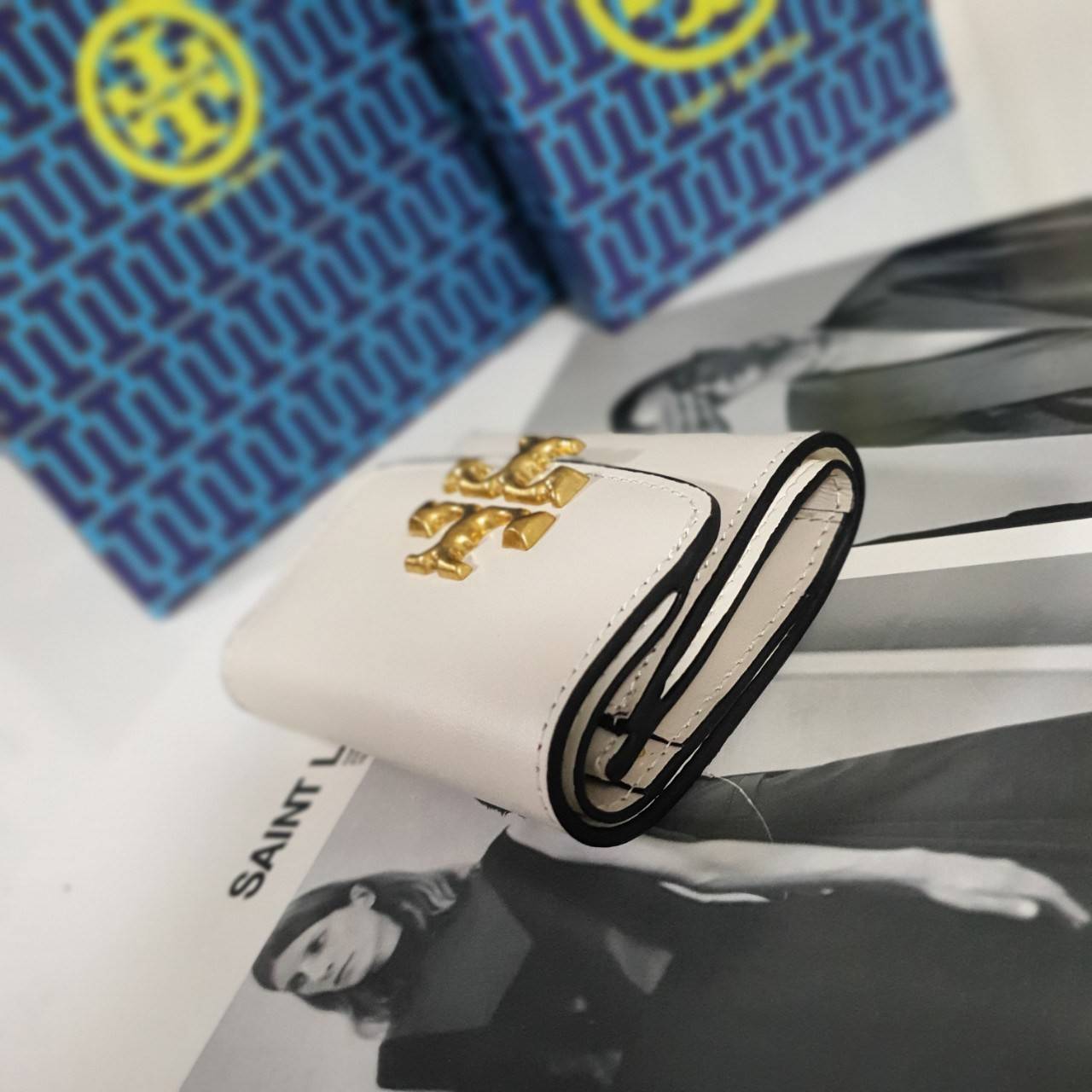 ของแท้ 💯% TORY BURCH SMALL WALLET กระเป๋าสตางค์สุดคลาสสิค ใบจิ๋วขนาดกำลังน่ารัก พกพาง่าย วัสดุหนังแท้ ประดับโบโก้ทอง