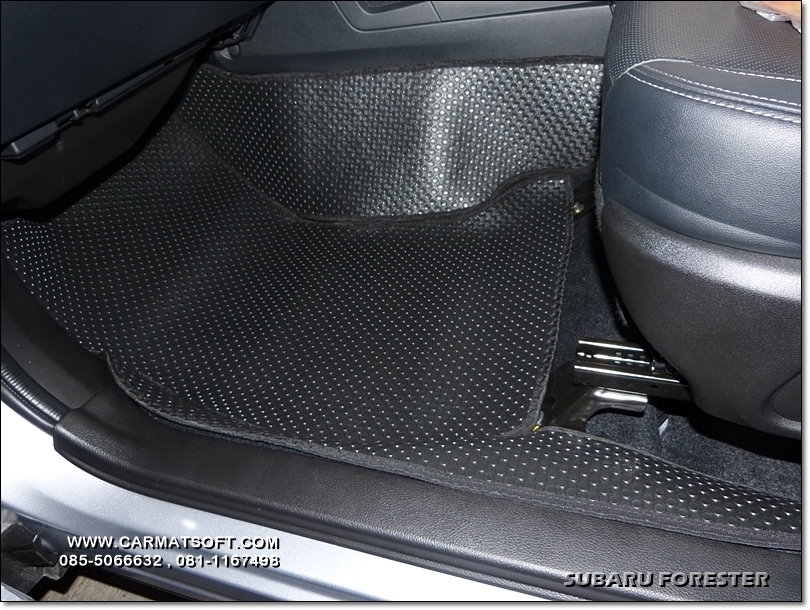 ยางปูพื้นรถยนต์ SUBARU FORESTER พรมกระดุมเม็ดเล็ก สีดำ เข้ารูป