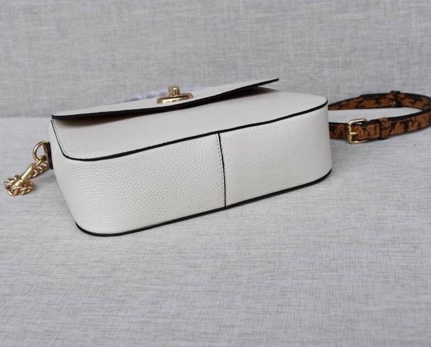 COACH MARLIE TOP HANDLE SATCHEL BAG (COACH C1765) กระเป๋าหิ้ว//สะพายข้าง//สะพายครอสบอดี้ร์ได้ หนังแท้สวยงามค่ะ เปิดปิดกระเป๋าแบบหมุนล็อคใช้งานง่าย ภายในโล่งสามารถใส่กระเป๋าเงินใบยาวได้;ของจำเป็นได้ครบค่ะ;มีช่องซิปและช่องโล่งให้ใส่ของจุกจิกนะคะ มาพร้อมสายส