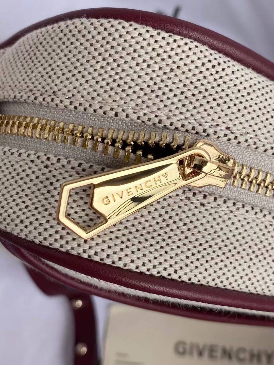 พรีเมี่ยมกิ๊ฟแท้ 100% 】พร้อมส่งที่ไทย ที่นี่ที่เดียว VIP gift Givenchy Bond solo bag หนังแท้ (black,red)