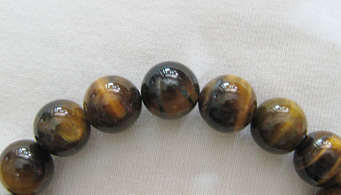 สร้อยข้อมือปี่เซี้ยะเดี่ยวหินตาเสือ ช่วยปกป้องคุ้มครอง แก้ชงปีกุน ปี2562 พร้อมใบคาถาค่ะ