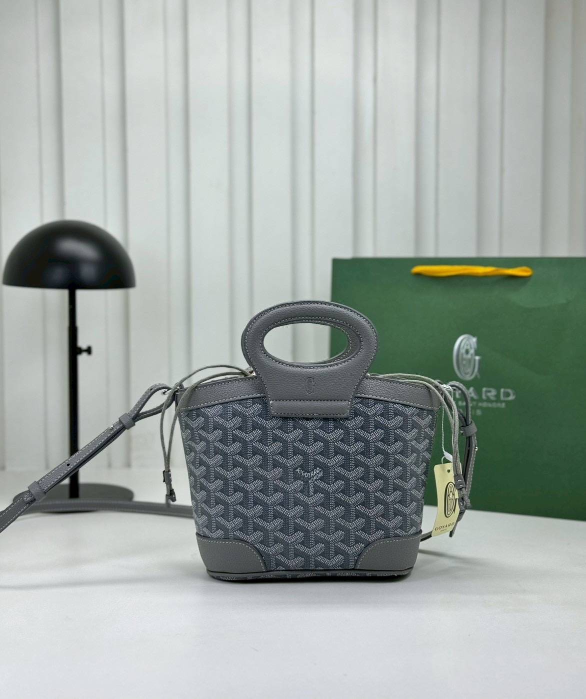 ORI หนังแท้ | Goyard Beluga Mini Bag กระเป๋าสะพายทรงบัคเก็ต พร้อมหูจับในตัว สะดวกใช้งาน ด้านในเป็นผ้าดีไซน์ผูก เพิ่มความน่ารักน่าใช้ สวยมากค่ะ
