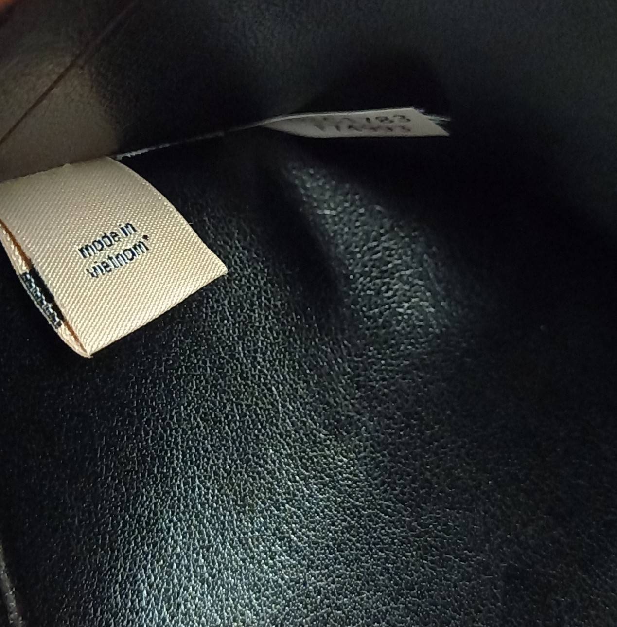 COACH COMPACT ID WALLET IN SIGNATURE WITH KEY FOB LIMITED BOX(COACH F74993)🍁กระเป๋าสตางค์ใบสั้น มาพร้อมใบลูกแบบแพ๊คคู่ +พวงกุญแจ//วัสดุหนังแคนวาสคุณเยี่ยมสลับหนังแท้ ทรงสวยคลาสสิคได้ใจใครหลายๆคนไปเรียบร้อย โดดเด่นลงตัวมาก ใส่บัตร ธนบัตร ครบมาก **เ