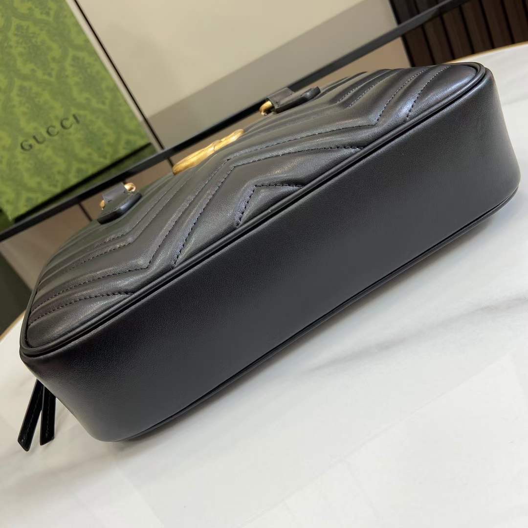 10" GUCCI GG MARMONT SMALL TOP HANDLE BAG กระเป๋าสะพายไหล่ใบใหญ่ หนังลายเชฟร่อนรุ่นใหม่ต้อนรับซัมเมอร์ สวยหรูตามตามแบบฉบับแบรนด์