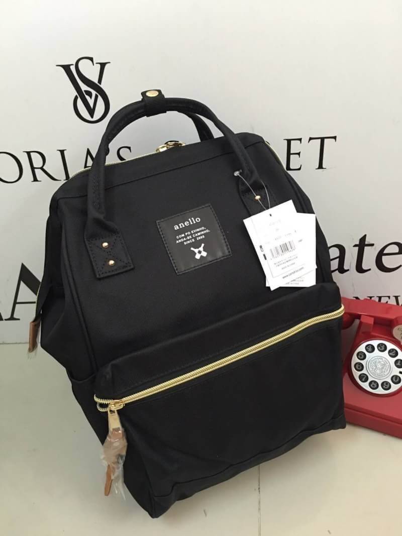 ANELLO POLYESTER CANVAS RUCKSACK รุ่นมินิ แบรนด์ดังสุดฮิตที่กำลังดังในประเทศญี่ปุ่น กระเป๋าเป้สไตล์คาวาอิ รูปทรงแปลกใหม่มีสไตล์เป็นของตัวเอง วัสดุผ้าแคนวาส ปากกระเป๋ากว้างมีโครง ง่ายสำหรับเวลาใส่สัมภาระ ภายในมีช่องเล็กและช่องใหญ่ใช้งานง่าย เปิดปิดด้วยซิปค