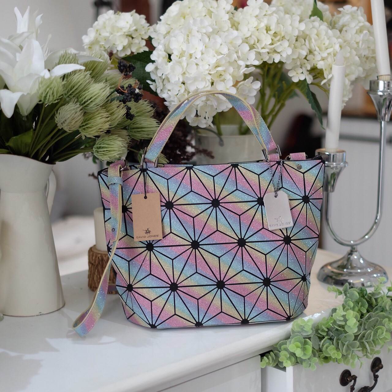 🎈New Collection ka ' Glitter fantastic ' ✨✨ สีใหม่ สดใสมาก ค่า 🍭🍭 Candy Crush 🍭🍭แถมยังลาย Limited edition หายาก 👍ปรับทรงได้ 2 แบบ น่ารักมาก จากแบรนด์ David Jones กระเป๋าสะพายข้างดีไซน