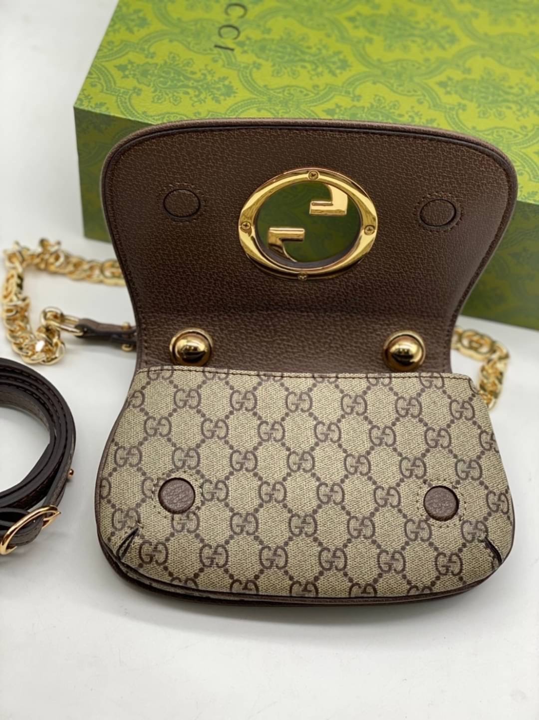GUCCI Blondie mini shoulder bag / Gucci pouch เกรดออริจินอล ภาพสินค้าถ่ายจากงานขายจริง ใช้งานต่างประเทศได้ Interlocking G ในรูปแบบเรขาคณิต ฮาร์ดแวร์โทนสีทองช่วยเพิ่มความวินเทจให้กับสไตล์