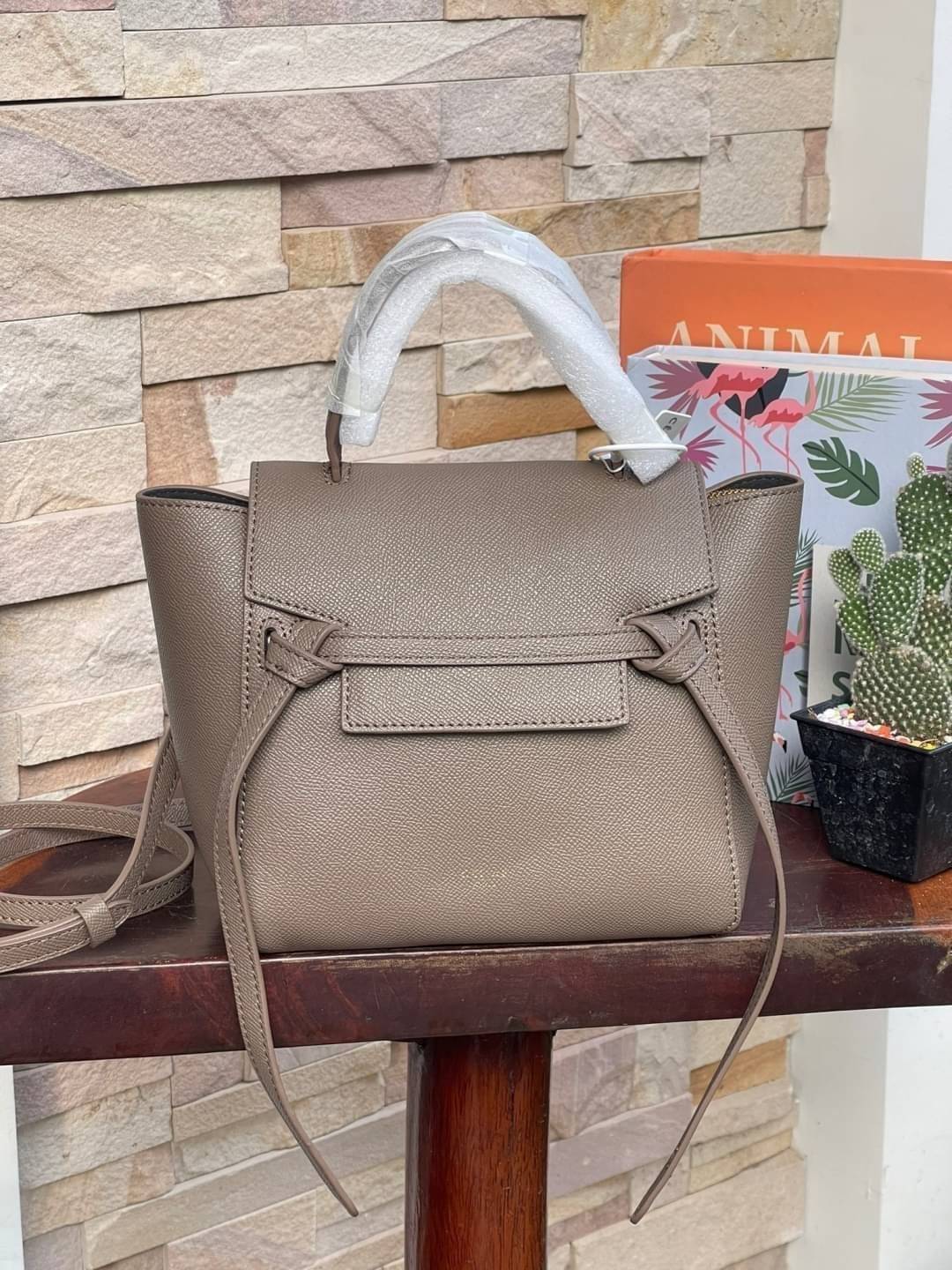 CELINE NANO BELT BAG / Celine Belt Bag กระเป๋าถือที่มีสไตล์มินิมอล และดูเรียบง่าย แต่หรูหรา