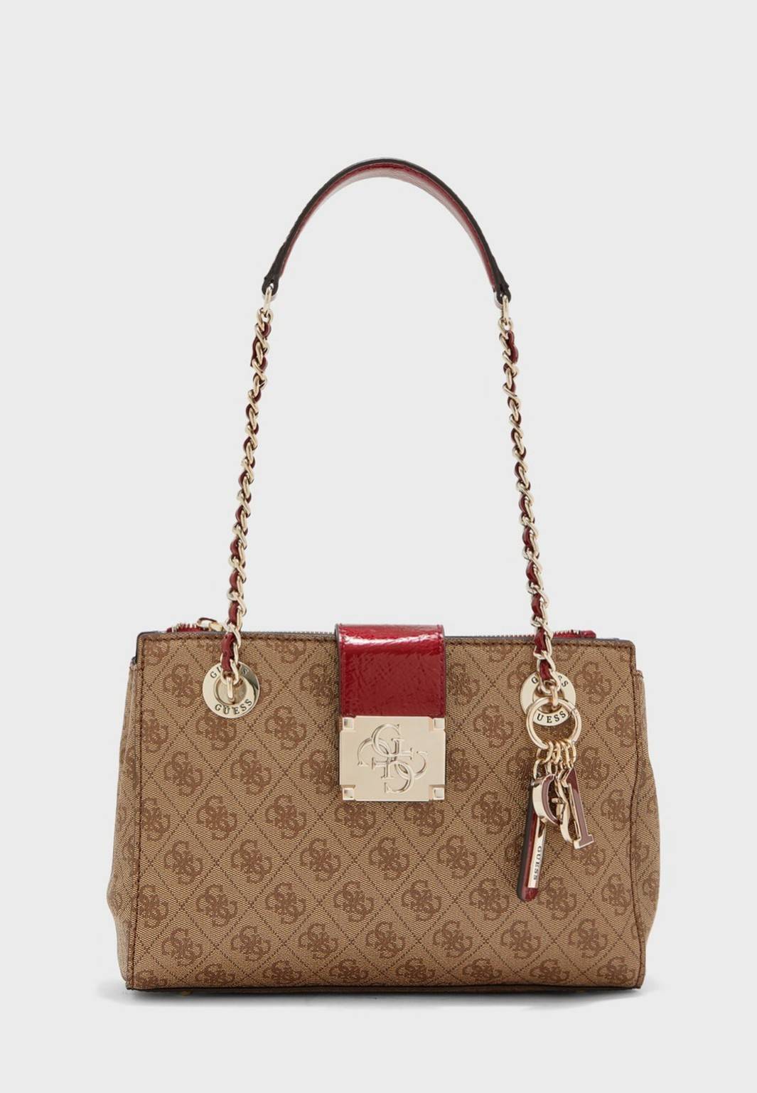 กระเป๋าสะพายไหล่ Guess Logo City Small Society Satchel กระเป๋าสะพายไหล่ ขนาดกำลังดี วัสดุ pu สวยอยู่ทรง มาพร้อมพวงกุญแจน่ารักๆ ถอดออกได้ ด้านหน้าประดับโลโก้แบรนด์ เปิดปิดด้วยซิป มี 2 ช่องหลักใช้งาน ภายในช่องซิปหน้าแยกเป็นสัดส่วนการใช้งาน ซิปช่อง 2 โล่งกว้