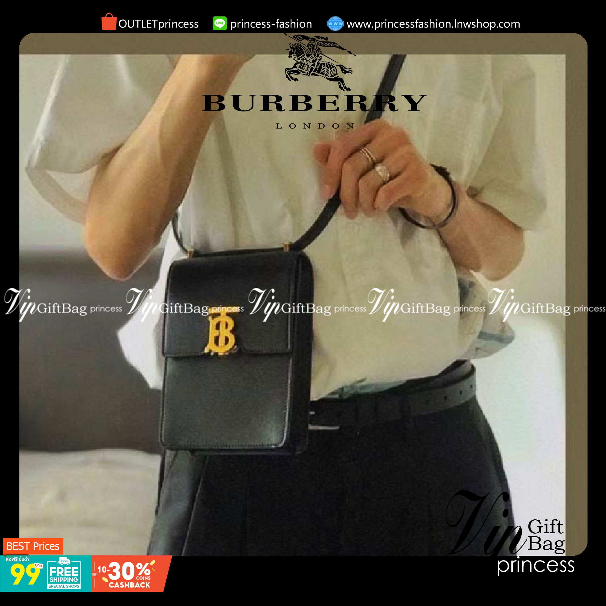 VIP GIFT 】หนังแท้ BURBERRY FRAGRANCES CROSSBODY BAG กระเป๋าทรงเหลี่ยมแนวตั้งดีไซน์สวยหรูอยู่ทรงมีโลโก้แบรนด์ด้านหน้า งานหนังดีที่สุด เปิดปิดด้วยฝาปิดสัญลักษณ์ตัวB ภายในโล่งสามารถใส่มือถือ iphone เงิน ของจุกจิกได้ สายสะพายหนังยาวถอดได้ปรับระดับได้ อะไหล่แบ