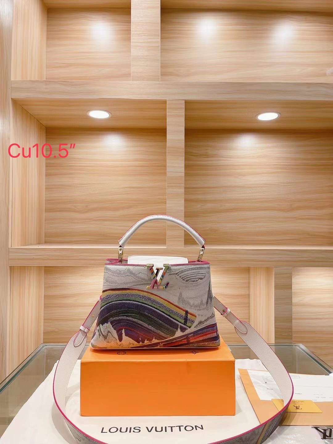 LV Capucines BB Bag Huang Yuxing / LV Bag พร้อมส่ง กระเป๋าถือสุดหรู ดีไซน์ทรงคลาสสิค ดีงามม้ากกกก!! มาพร้อมหูจับในตัว **ราคาพิเศษสุดคุ้ม งานสวยเกินราคาค่ะ