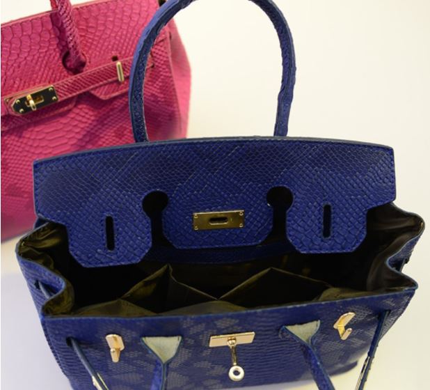 กระเป๋าสะพายข้างผู้หญิง กระเป๋าถือ กระเป๋าไฮโซ ทรงคุณนาย ลายเกร็ดงู รุ่นยอดนิยม มีหมุดรองกระเป๋า 180461