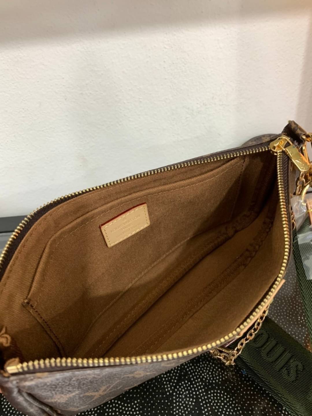 LV Multi Pochette Accessoires Monogram 3in1 เกรดออริจินอล กระเป๋าสะพายมัลติฟังก์ชั่น สุดฮอต สาวๆคลั่งกันหนักมาก ดีงาม ดีไซน์คลาสสิควินเทจ โดดเด่นด้วยดีเทลกระเป๋า 3 ใบ