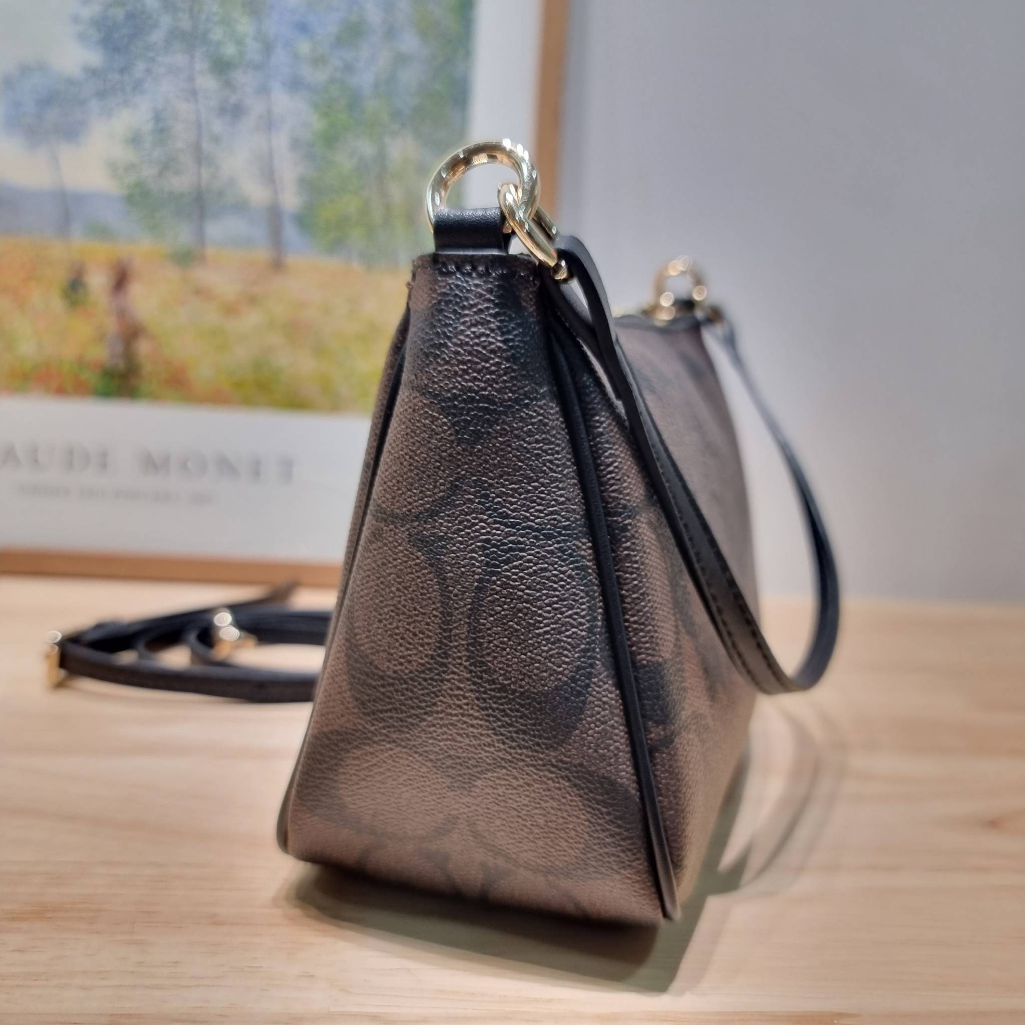 COACH TOP HANDLE POUCH F58321 พร้อมส่ง 9 สี กระเป๋าทรงพอช ยอดฮิต ยกขึ้นแท่น ด้วยดีไซน์ที่ออกมาให้ใช้งานได้ง่าย ขนาดกำลังเหมาะ