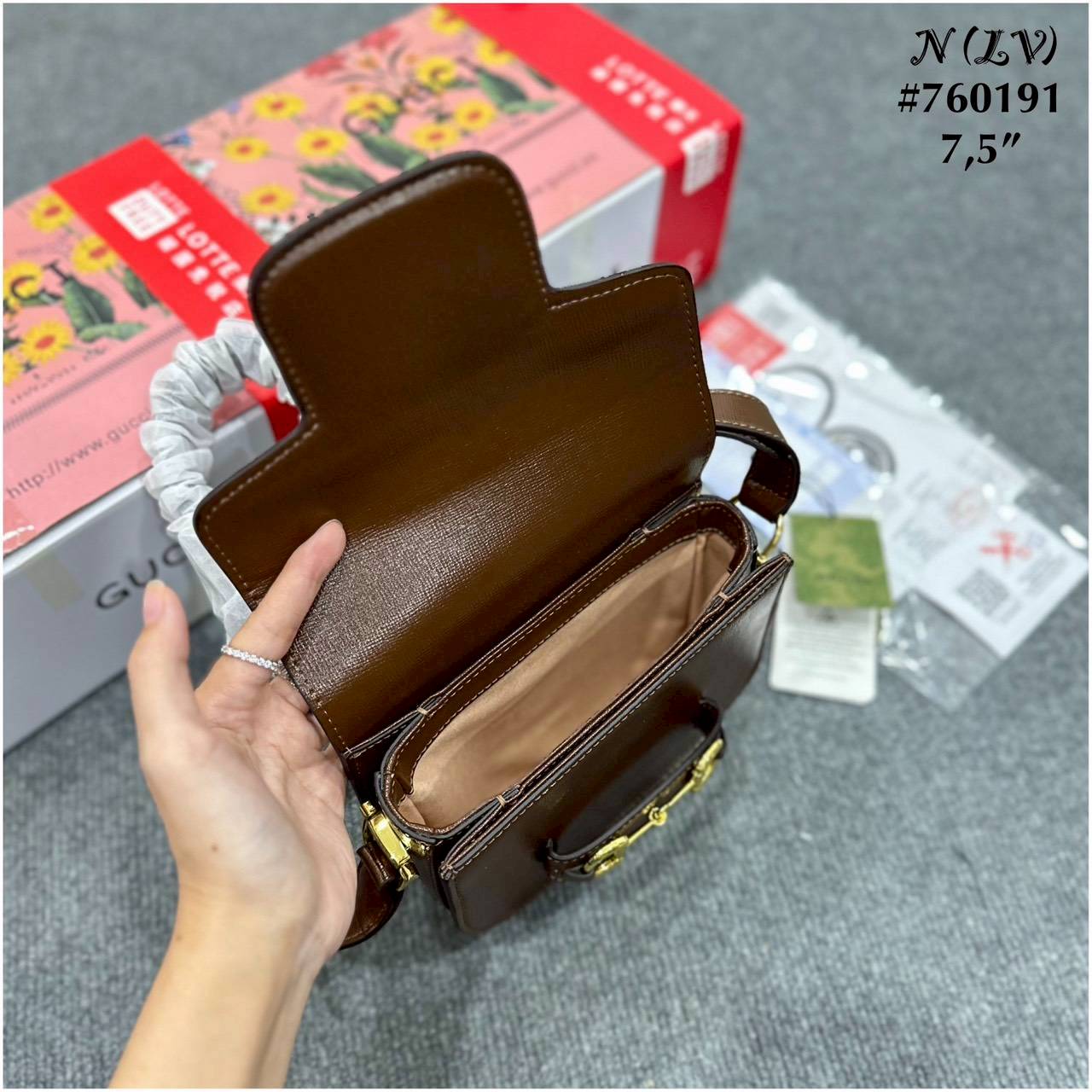 Gucci Horsebit 1955 mini rounded bag กระเป๋าสะพายทรงคลาสสิคดีไซน์ฐานกลม ไซส์มินิกะทัดรัด สวยผู้ดี ภายในเป็นช่องโล่ง มีช่องใส่ของจุกจิกได้ จุได้แบบกำลังดี