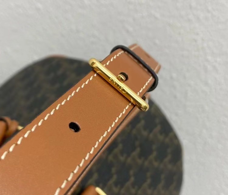 ORI หนังแท้ | CELINE Large Travel Bag IN Triomphe Canvas and Leather กระเป๋าสะพายสไตล์เดินทาง keepall ใบใหญ่จุสัมภาระได้เยอะ หนังขึ้นลาย Signature สวยหรูสุดคลาสสิค ดีไซน์ไม่มีเอ้าท์