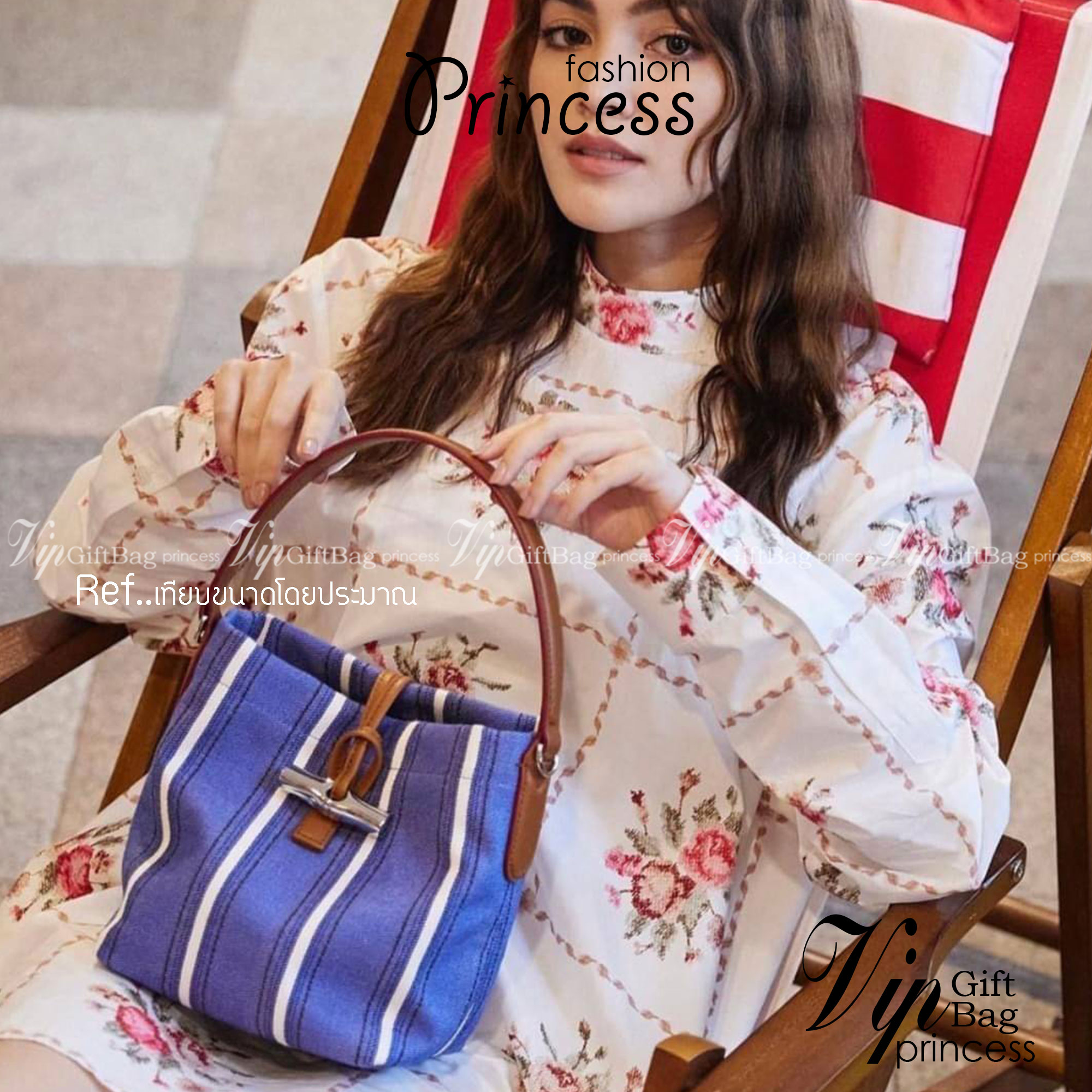 LONGCHAMP ROSEAU ESSENTIAL RAYÉ Bucket bag S - Blue สำหรับใครที่ต้องการกระเป๋าแบบใช้งานได้ในหลาย ๆ โอกาส สีสันกระเป๋าสามารถแมทช์ได้ง่ายกับเสื้อผ้า Longchamp รุ่นนี้สามารถตอบโจทย์ เป็นกระเป๋าที่ขนาดกำลังพอดี