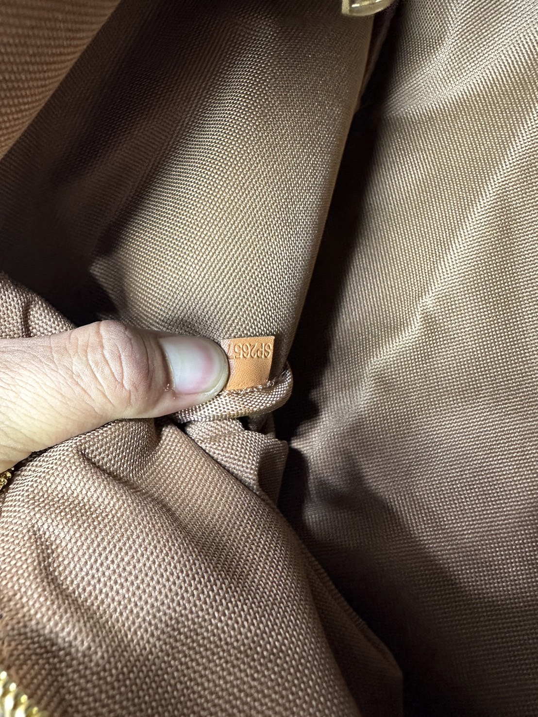 LV speedy soft 30 crafty bag กระเป๋าทรงหมอน รุ่นท็อปฮิต กับดีไซน์ใหม่ต้อนรับฤดูกาลท่องเที่ยว โดดเด่นด้วยการตกแต่งลายพิมพ์ซิกเนเจอร์ และป้ายแท็กหนังสุดเก๋