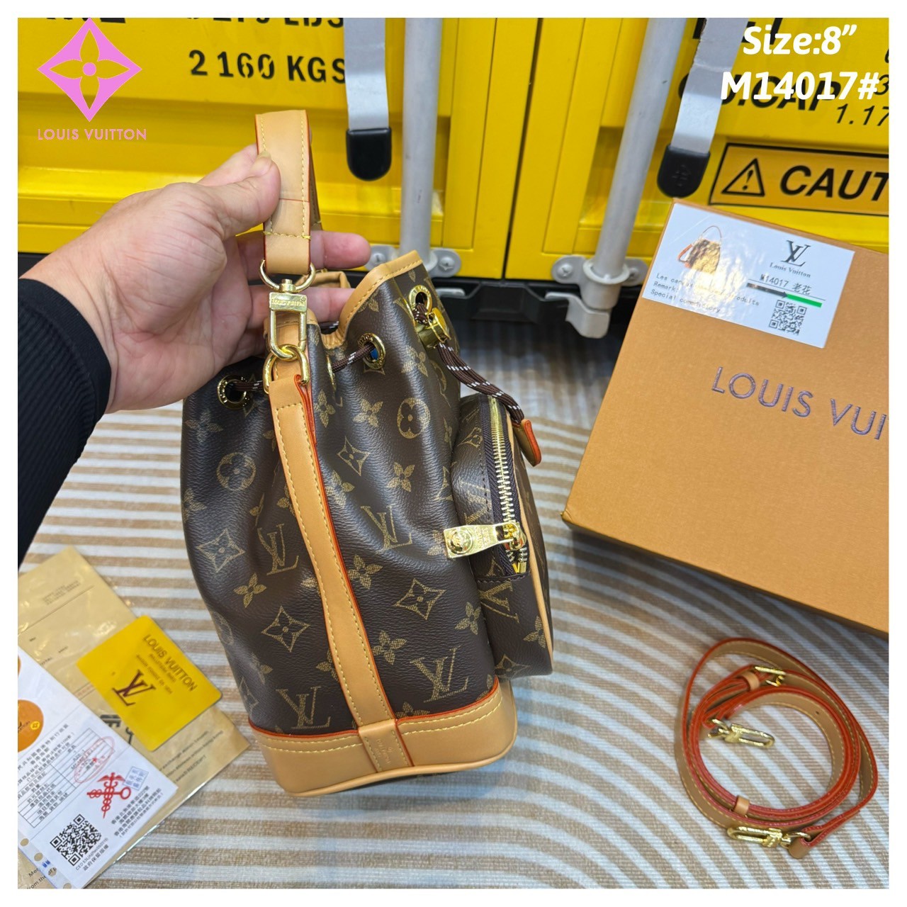 LV Noe Cargo bag / LV Bucket Bag กระเป๋าทรงบัคเก็ตใหม่ล่าสุด กระแสคาร์โก้มาแรงสุดๆ โดดเด่นเป็นเอกลักษณ์ด้วยลายพิมพ์โมโนแกรม รูดเปิด-ปิดปากกระเป๋าด้วยเชือกร้อยตกแต่งโลโก้อะไหล่ทองหรูหรา