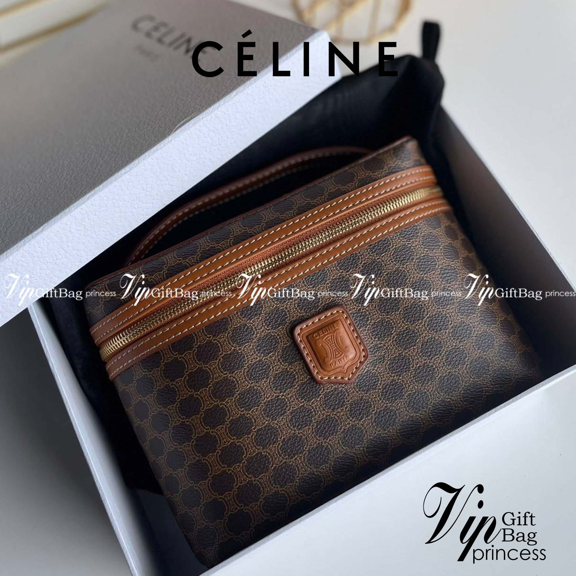 หนังแท้ CELINE VANITY VINTAGE BAG / Celine Macadam Vanity Bag Dark brown กระเป๋าถือ ใส่เครื่องสำอางค์หรือของใช้ต่างๆได้ ภายในโล่งกว้าง ซิปรอบใช้งานง่าย จุของได้เยอะ เกรดออริจินอลงานหนังแท้ทั้งใบ พิมพ์ลายคมชัด ปั้มลายชัดเจน ภาพสินค้าถ่ายจากงานขายจริง ใช้งา