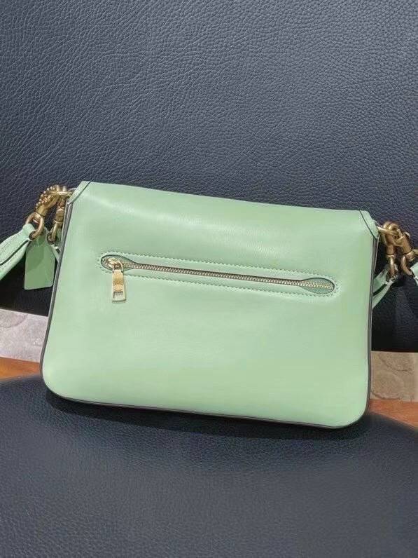 COACH SOFT TABBY SHOULDER BAG IN COLORBLOCK พร้อมส่งที่ไทย มาพร้อมสายสะพายยาว 2 เส้น เปลี่ยนใช้งานได้หลากหลายสไตล์ แค่สายก็คุ้มมากแล้วค่าาา