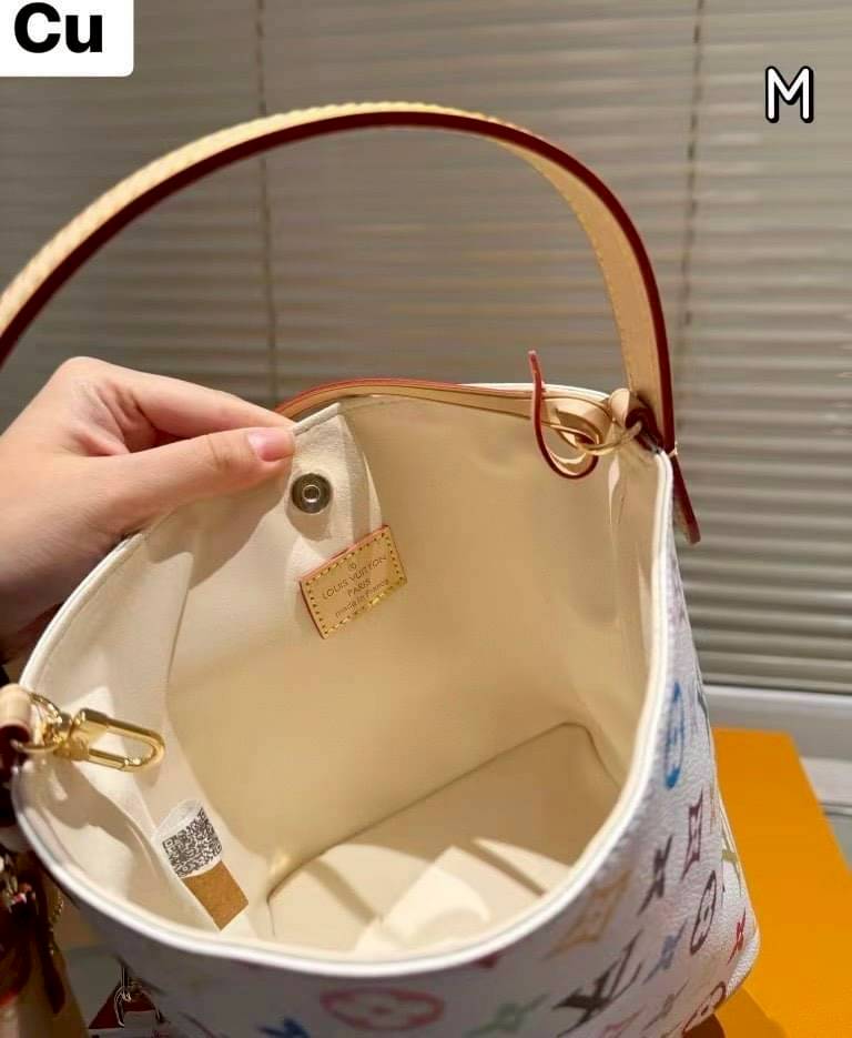 LV x TM All In BB Multicolor กระเป๋าทรงบัคเก็ตที่มาแรงมากๆตอนนี้ รุ่นลิมิเต็ดแต่งแต้มดีเทลเปี่ยมชีวิตชีวา แคนวาสโทนสีสดใสดีไซน์ใหม่จากพาเลตต์สีเอกลักษณ์