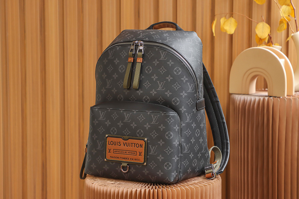 LV Discovery Backpack / LV Backpack in Black กระเป๋าเป้ งานปั้มแบรนด์ ใช้ได้ทั้งชายหญิง ภาพถ่ายจากงานขายจริง ใช้งานต่างประเทศได้