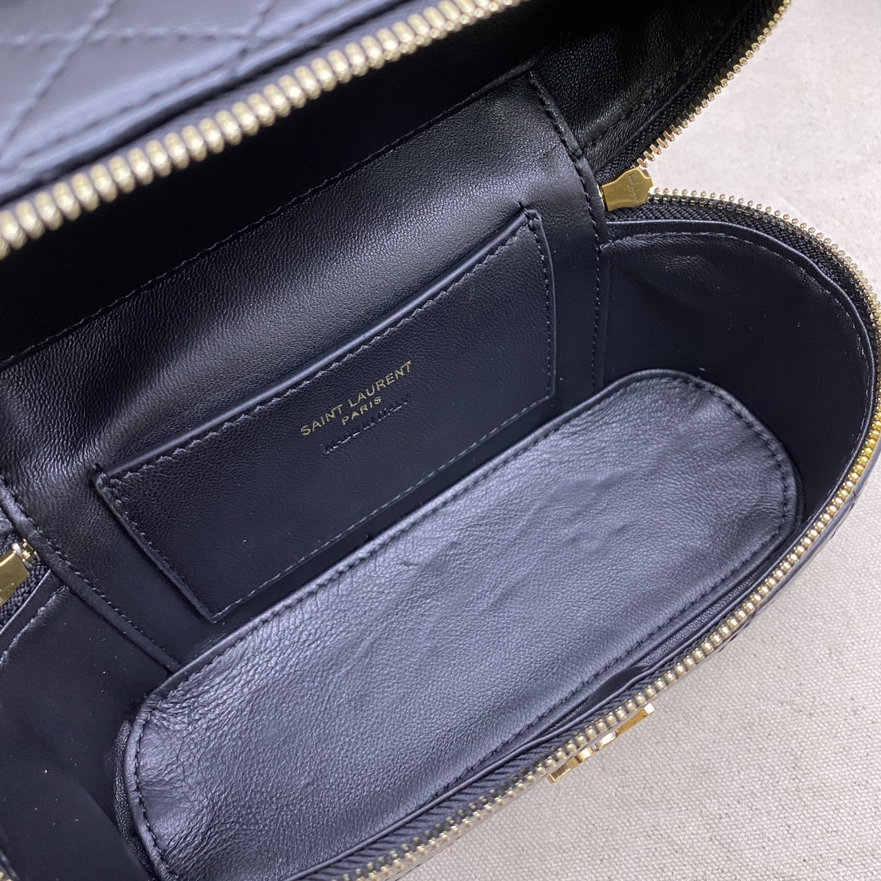 YSL GABY VANITY BAG กระเป๋าใส่เครื่องสำอางซิปรอบ งานหนังสวยเต็มใบ เกรดออริ สลับแท้ 1:1 ใช้ต่างประเทศได้