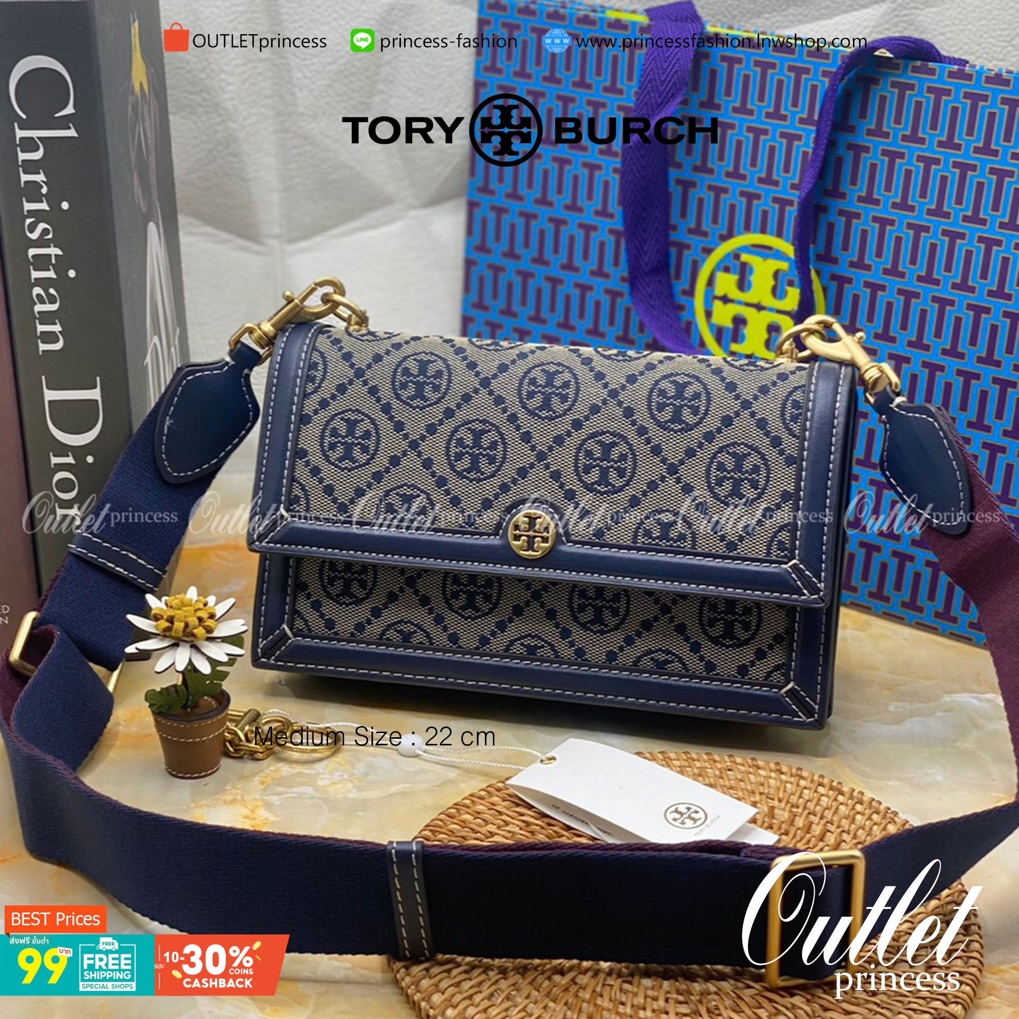 Medium Tory burch t monogram jacquard shoulder bag คอลเลคชั่น T Monogram สำหรับคอลเลคชั่นฤดูใบไม้ผลิ 2021 เราสร้างสรรค์ลายโมโนแกรมที่ได้รับแรงบันดาลใจมาจากลวดลายการถักทอผ้าห่มของชาว Pennsylvania Dutch แบบดั้งเดิม เป็นการเฉลิมฉลองโลโก้สุดไอคอนนิคของแบรนด์ 