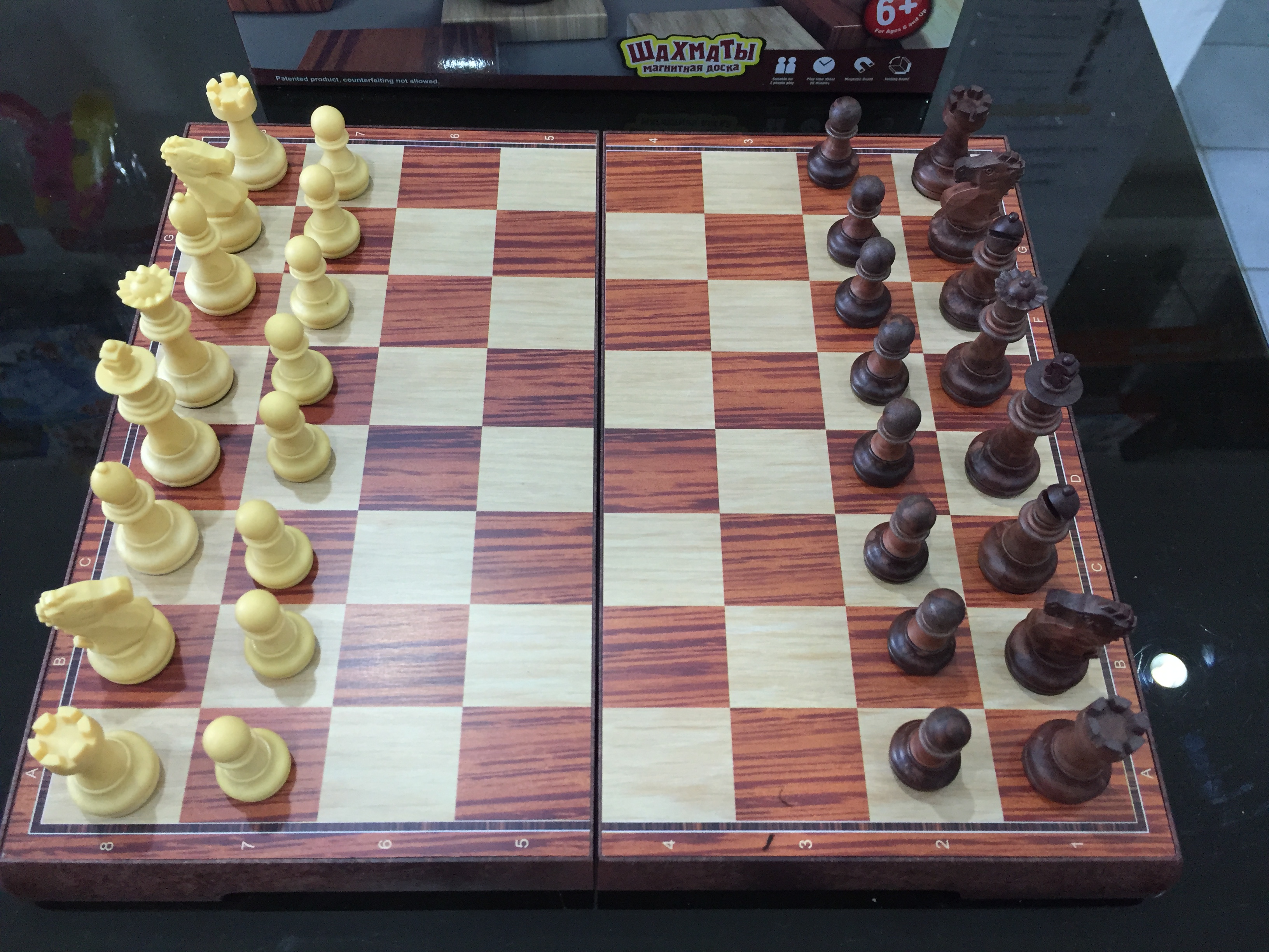 ขุดหมากรุกสากลแม่เหล็กพลาสติกกระดานสีไม้ตัวหมากสีไม้ (26.2x31 cm.)