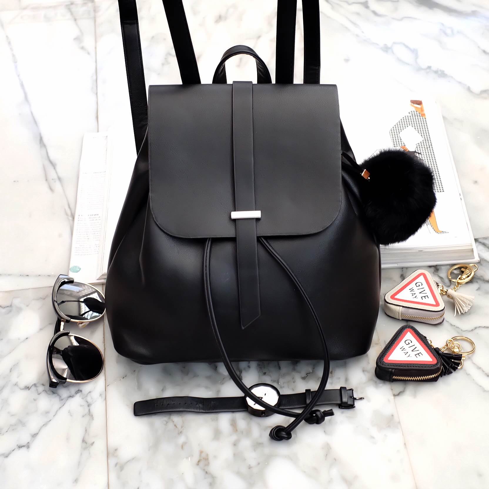 ใหม่ล่าสุด ชนช้อป เลยค่า 👍 กระเป๋าเป้!!! ทรงน่ารักมากๆๆๆ จากแบรนด์ KEEP รุ่น suprem backpack #จุดเด่นที่ >ตัวกระเป๋าทำจากหนังเนื้อดี สีmatte สวยคะ >น้ำหนักเบามาก เพียงแค่ 5 ขีดเท่านั้น >ขนาดกระเป๋ากำลังดีคะ ใส่ กปต ยาว มือถือได้ > มีช่