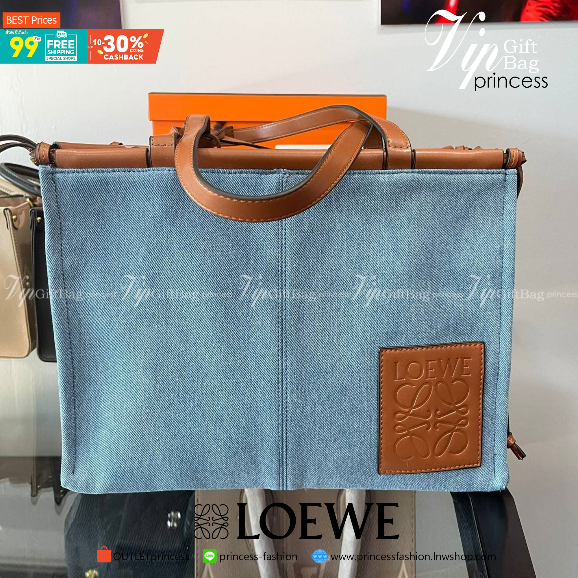 VIP GIFT 】LOEWE Small Cushion Tote Bag Leather Light Blue งานสวยมากๆทำจากผ้าแคนวาสอย่างดี พร้อมสายสะพายหนังแท้ใช้งานได้ทนทานมากๆ ด้านหน้าปักหนังปั้มโลโก้แบรนด์สวยหรู ทรงใบใหญ่ สะพายไหล่ *จุของได้เยอะมาก สามารถใส่ NOTEBOOK IPAD ได้สบายค่ะ น้ำหนักกำลังดี มา