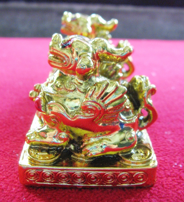 ปี่เซี้ยะคู่มงคล องค์สีทอง ช่วยต้านคราเคราะห์ แก้ชงปีกุน ปี2562 พร้อมใบคาถาค่ะ