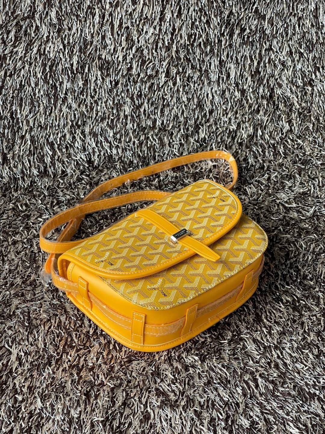 Goyard belvedere pm แบรนด์ดังจากฝรั่งเศส เรัยบหรูแต่ดูสง่า สะดุดตาด้วยลายเฉพาะตัว วัสดุที่นำมาตัดเย็บกระเป๋าเป็นวัสดุผ้าใบ