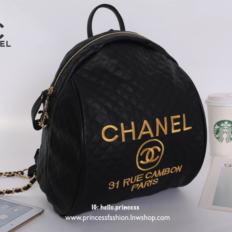 Chanel Backpack VIP Gift With Purchase (GWP) New arrival! กระเป๋าสะพายเป้ Limited Edition VIP. GIFT ของแท้! จาก Chanel Perfume Counter ขนาดน่ารักกำลังดี น้ำหนักเบา วัสดุหนังลายตาราง ด้านหน้าปักโลโก้แบรนด์สวยหรู เปิดปิดด้วยซิปสะดวกใช้ หัวซิปแบรนด์ อะไหล่ทอ