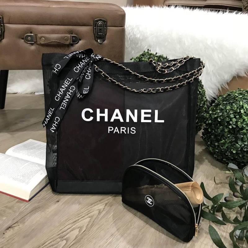 ห้ามพลาด Set สุดคุ้ม! ซื้อ1ได้ถึง2! Chanel GWP Shopping Bag With Pouch VIP Gift With Purchase กระเป๋าสะพายทรง Shopping Bag พร้อมกระเป๋าPouchใบเล็กเข้าชุดเเพ็คคู่รุ่น Limited Edition พรีเมี่ยมกิ้ฟแท้จาก Chanel Perfume Counter วัสดุ Nylon โปร่งคุณภาพดี ใบให