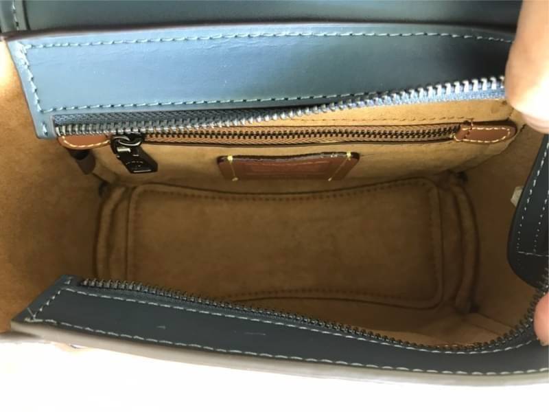 COACH COURIER CARRYALL 23 IN COLORBLOCK SIGNATURE CANVAS พร้อมส่ง 7 แบบ พร้อมส่ง ลุคดูไฮสุดๆค่ะ! กระเป๋าสะพายหนังหรูหราและคลาสสิค หนังแท้ชั้นดีที่สุด น้ำหนักเบา หนังสวยมากก สัมผัสแล้วหลงรักแน่นอนจ้าา😘