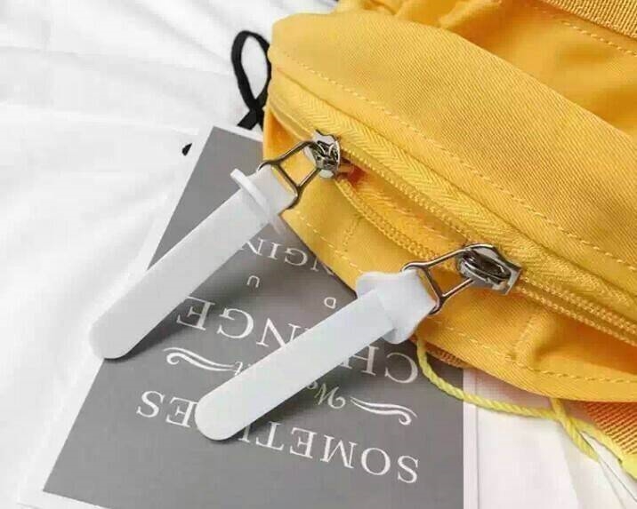 Cilocala backpack Size S กระเป๋าแบ็คแพ็คสีหวานที่ฮิตกันอย่างมากในหมู่วัยรุ่นญี่ปุ่นและฮ่องกง ด้วยสีหวานๆ โทนพาสเทล ดีไซน์น่ารัก ทันสมัย สำหรับสาวๆ ที่ชอบเก็บของกระจุกกระจิก เพราะมีช่องด้านในเป็นแยกเป็นสัดส่วน จะสะพายไปเรียนหรือแบ็คแพ็คไปเที่ยวได้หมดเลยค่า