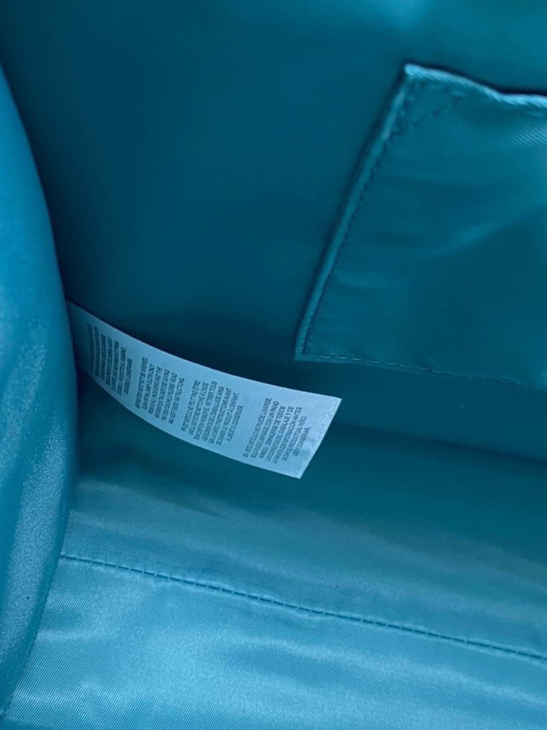 Ori GUCCI Children's tote bag GG kids ที่สุดของความน่ารัก ลิมิเต็ดแบบไม่มีเอาท์ สาวๆสายหวานไม่ควรพลาดด้วยประการทั้งปวงเลยค่าา หนังแท้เกรดดีที่สุด พิมพ์ลายแบรนด์รอบใบเทคเจอร์สวยอยู่ทรง ภายในมีโลโก้กว้างและจุสุดๆใส่สัมภาระได้เยอะ ภาพถ่ายจ